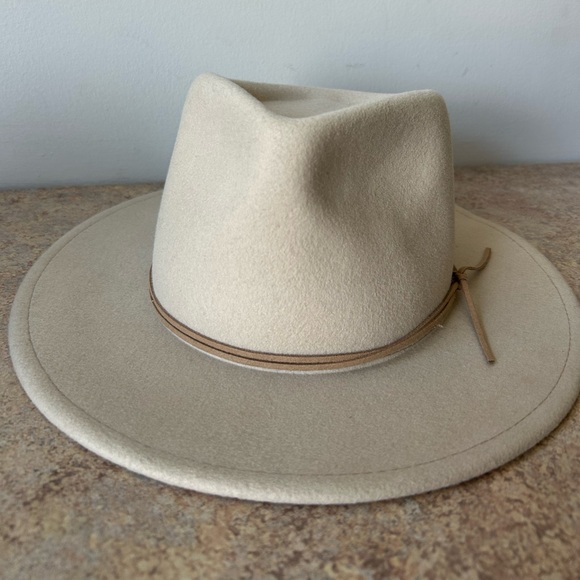 Wyeth NWOT 100% wool beige hat with leather detail - Picture 3 of 6